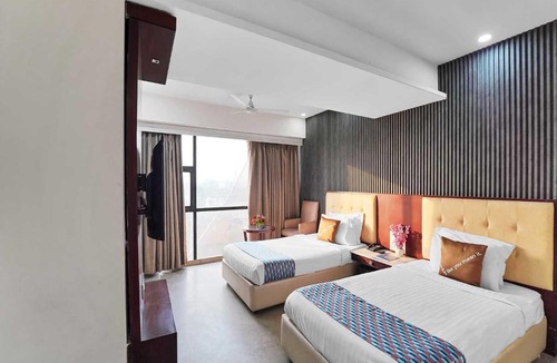 Kochi Hotel | Clubhouse Vytilla by CheckIn, Kochi