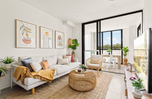 Dee Why Apartment | Coastal 2-Bed Apartment near Beach