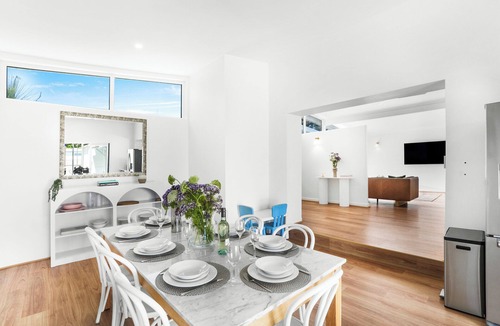 Doubleview House | Coastal Comfort Escape | Spacious Family Stay | Close to Beach