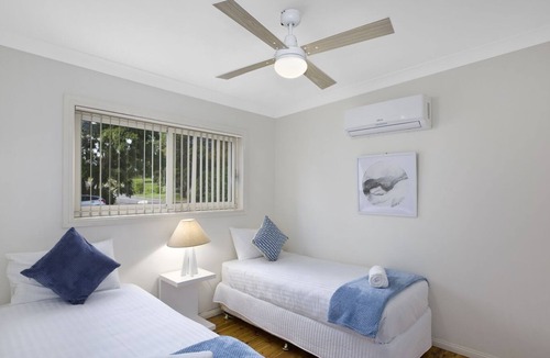 Toronto House | Coastal Escape - Fabulous family home with pool in perfect location
