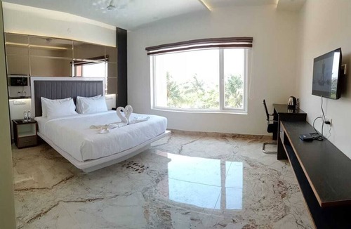 Semmencherry Hotel | Coastal Grand Navallur