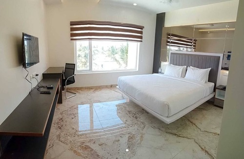Semmencherry Hotel | Coastal Grand Navallur