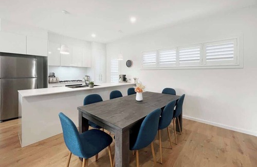 Shellharbour House | Coastline Cove - Townhome Near Village & Marina