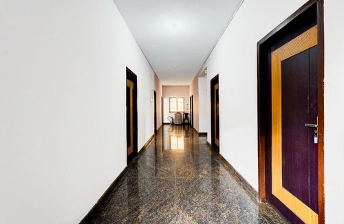 Ambattur Hotel | Collection O Ambattur Near Patravakam Railway Station