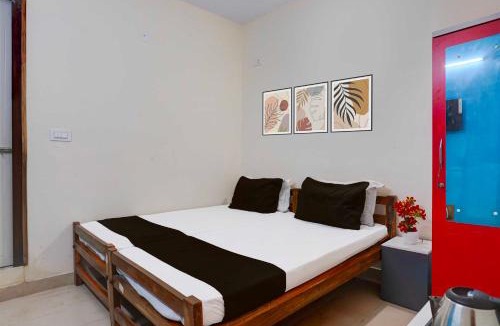 Electronics City Hotel | Collection O Beratena Agrahara Metro Station