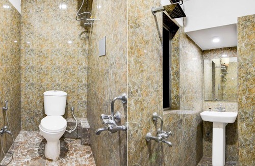 Ballygunge Hotel | Collection O Circus Avenue Road Formerly Hotel Rockstar