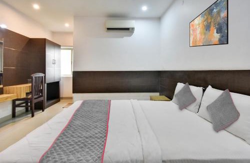 Navalur Hotel | Collection O Elite Residency