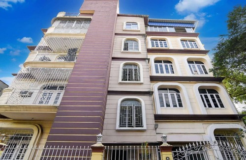 Kolkata House | Collection O Jyotirindra Nandi Metro