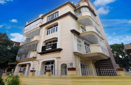 Kolkata House | Collection O Jyotirindra Nandi Metro