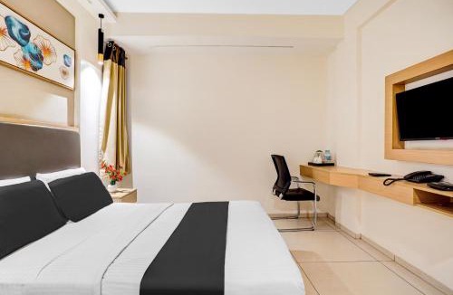 Kalasipalya Hotel | Collection O Metro Park Opposite Kalasipalya Bus stand