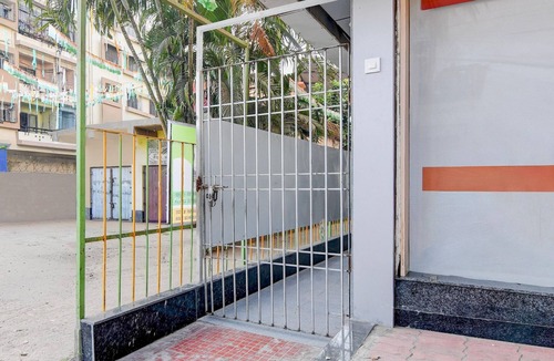 Thakurpukur House | Collection O Tollygunge Metro Station