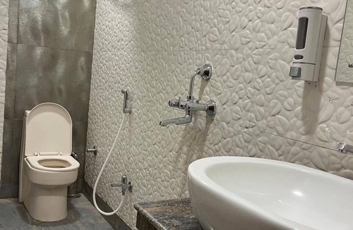 Dumdum Hotel | Comfort Stays Express