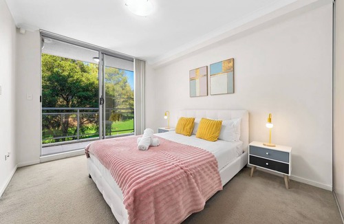 Pemulwuy Apartment | Comfortable 2BR Home at Pemulwuy