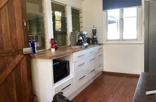 Kurrimine Beach House | Comfortable beach getaway, family and pet-friendly