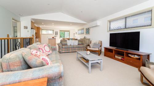 Inverloch House | Comfortable Kathryn Close