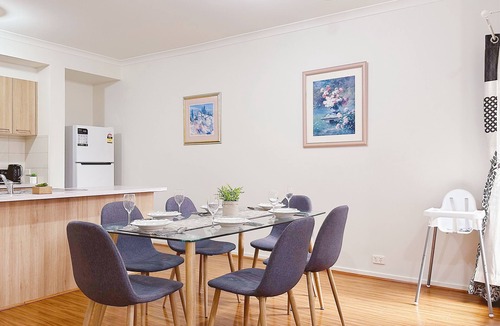 Craigieburn House | Comfy home/Airport/Shopping/Playground Nearby/Evaporative Cooler