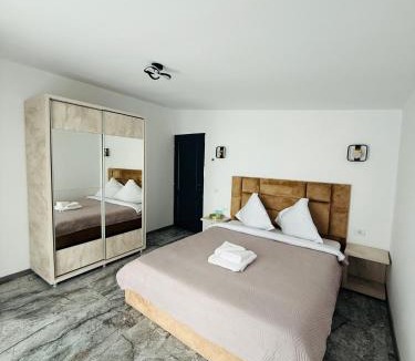 Malaia House | Complex Brădișor