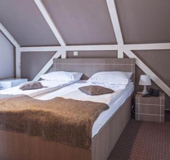 Moroeni Hotel | Complex Hotelier COTA O MIE