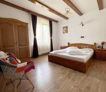 Novaci House | CONACUL DE SUB MUNTE