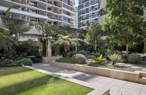 Newstead Apartment | Condo in Newstead