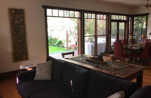 Mentone House | Contemporary & Elegant 1920's Period House by My Lodgingfy International