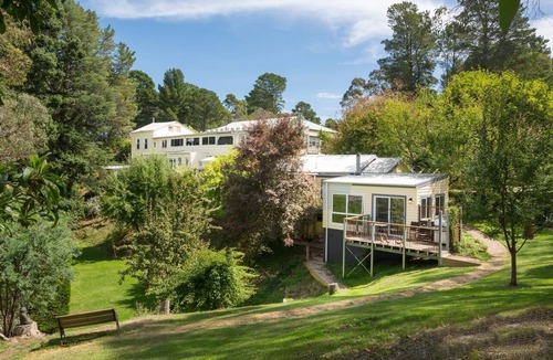Hepburn Springs House | Continental House - A large historical 13 Bedroom house built in 1920s