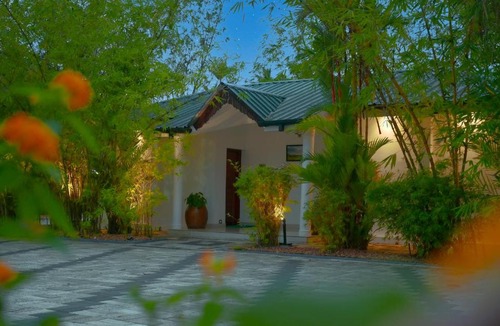 Changanacherry Hotel | Contour Backwaters Hotel Resort & Convention Centre