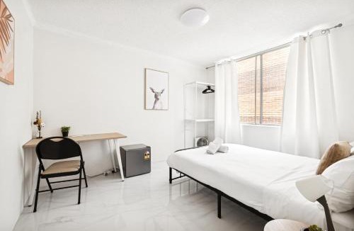 Cabramatta House | Convenient Double Stay in Vibrant Cabramatta - Shared Bathroom