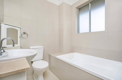 Coogee Apartment | Coogee- COOGY Abbott Street - Cozy Furnished Apartment Steps from Coogee Beach Pavilion