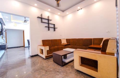 Devikolam Bed & Breakfast | Cool Nest Pool Villa Munnar by VOYE HOMES