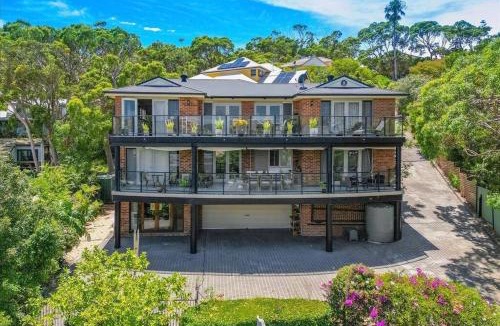 Copacabana House | Copa Beach Vista (Stunning Beach & Ocean Views, Walk to Beach)