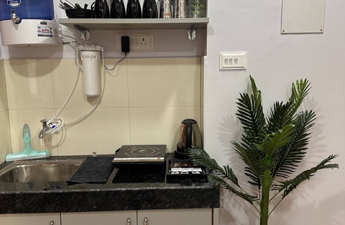 Koregaon Park Apartment | Coral : Private Studio near Osho in Koregaon Park. WiFi Smart Tv Kitchenette