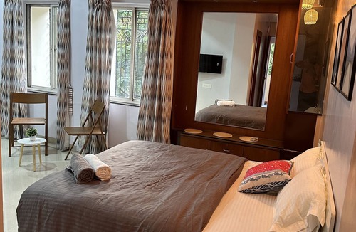 Koregaon Park Apartment | Coral : Private Studio near Osho in Koregaon Park. WiFi Smart Tv Kitchenette