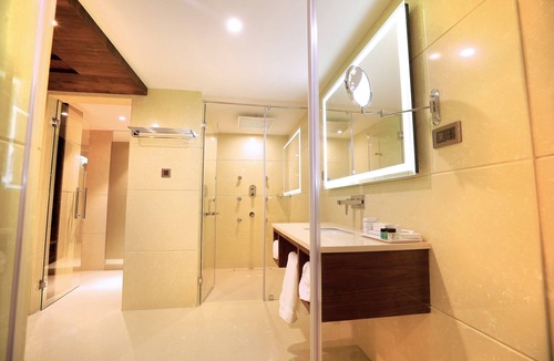 Kochi Hotel | Coral Reef Kochi - A Unit of Coral Isle Hotels