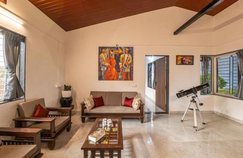 Ambavna House | CosmicStays Birdsong Cottage Hilltop Lakeview Stay