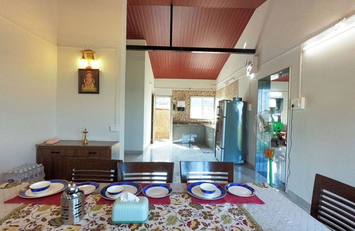 Ambavna Villa | Cosmicstays Birdsong Lakeview Cottage