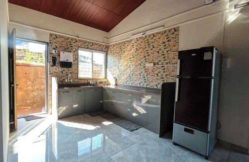 Ambavna Villa | Cosmicstays Birdsong Lakeview Cottage