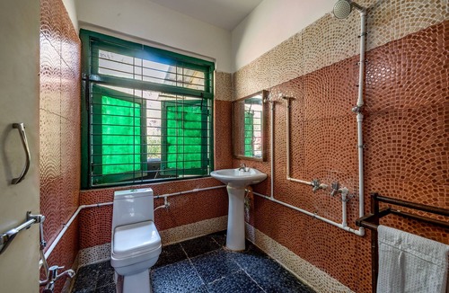 Paud Villa | CosmicStays Kokiraj Lakehouse - Waterfront Retreat