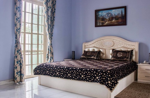 Berhampore Hotel | Cossimbazar Palace of the Roys Rajbari