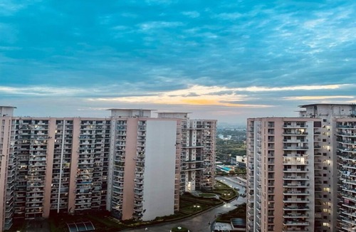 Sector 70 Apartment | Cosy 1 Bedroom in a 3 BHK Apartment in the Heart of NOIDA!
