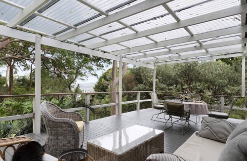 Macmasters Beach House | Cosy coastal cottage with AC and walking distance to beach