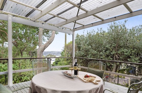 Macmasters Beach House | Cosy coastal cottage with AC and walking distance to beach