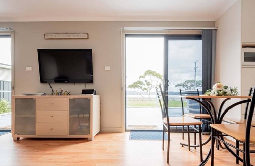 Stieglitz House | Cosy Coastal Retreat in Stieglitz with Water Views