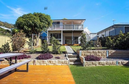 Umina Beach Apartment | Cosy Renovated 2 Bed cottage on the water