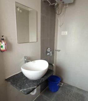 Phase 3 Bed & Breakfast | Cosy Room in Ranveer Studio