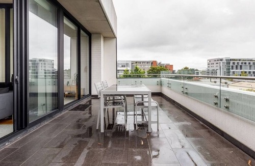 Alexandria Apartment | Cosy warehouse-style 2-bedroom apartment