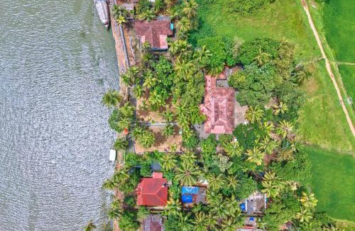 Mankombu House | Cotelac Heritage Lake Resort Alleppey by VOYE HOMES