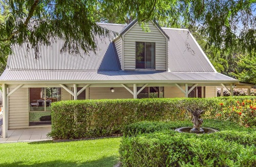 Boambee Cottage | Cottage on Boambee - Charming 3-bed cottage