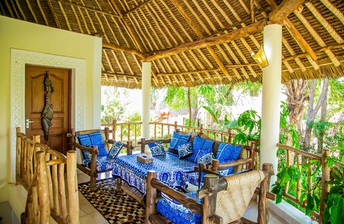 Galu Cottage | Cottage Sleeps 2 - Pool, Parking, Beach Access