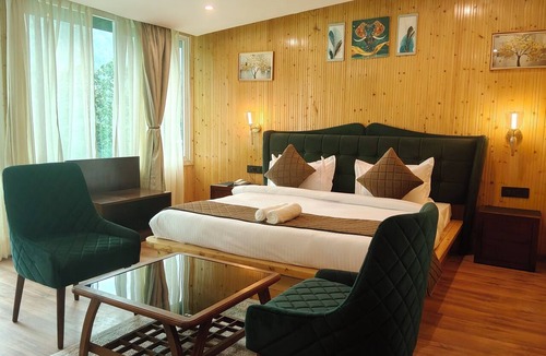Lansdowne Hotel | Cottages & Cafe